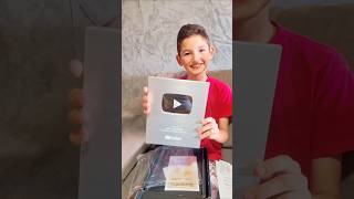 Recebemos a placa de 100 mil inscritos no YouTube #joãolucasedavi #thiagonovaes #placa100k