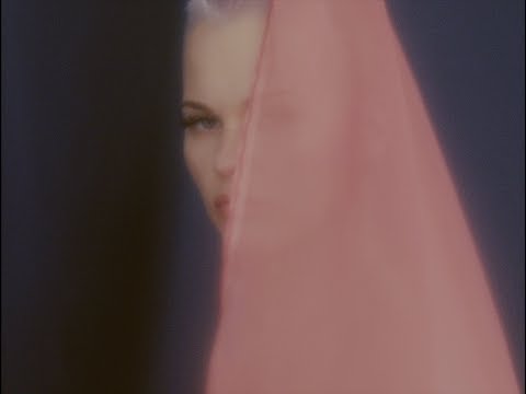 Etta Bond - Love Me Up