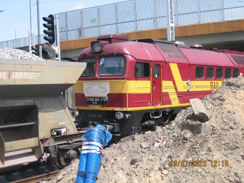 Chorzów Miasto - modernizacja linii 131 - zasypywanie tłucznia z szutrówek