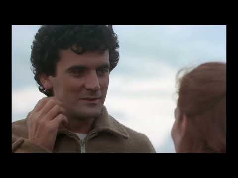 Laggiù qualcuno mi ama, di Mario Martone - Trailer