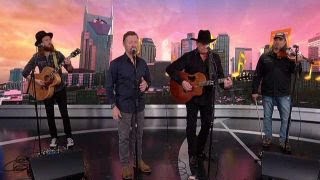 Tracy Lawrence and Craig Morgan perform &#39;Finally Home&#39;