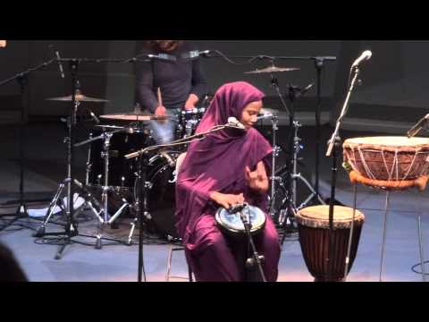 Aziza Brahim en el Festival "TRANSITO" celebrado en Santa Cruz de Tenerife.