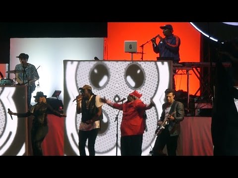 Mark Ronson + Mary J. Blige, George Clinton & Grandmaster Flash - Uptown Funk [Glastonbury 2015]