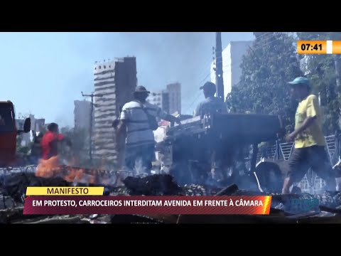 Em protesto, carroceiros interditam avenida em frente aÌ€ CaÌ‚mara 23 09 2021