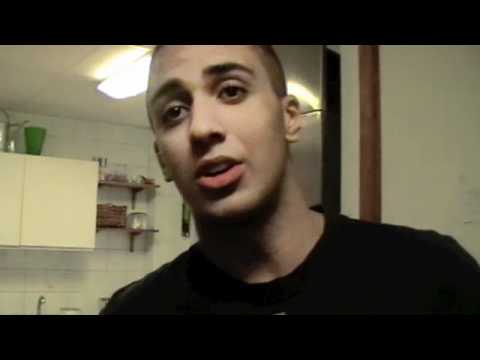 Person hemma i Sverige