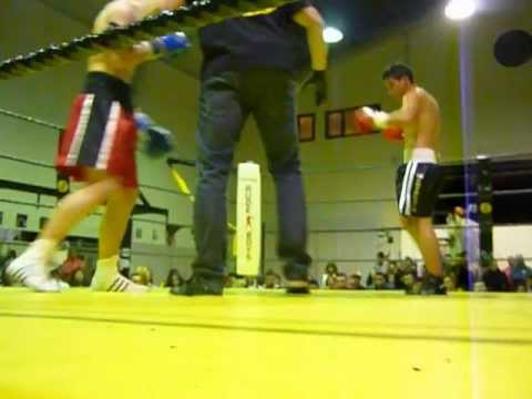 Fran de Club de Boxeo del Abuelo de Jaen  contra Matias Riarte Ramirez  2 asarto
