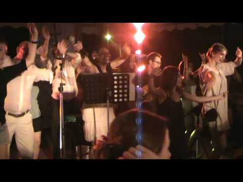 14 JUILLET A BANGKOK - Crystal Petit chante Cloclo (Alexandrie)