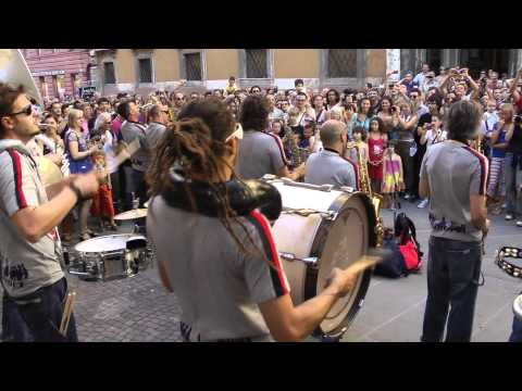 UMBRIA JAZZ 2011  Funk Off Street Parades [full HD]