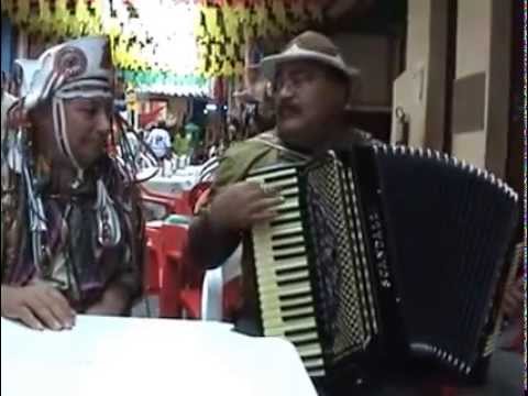 Enoque do acordeon de Paulo Afonso tocando forró brasileirinho.