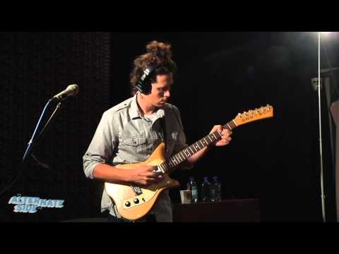 Icky Blossoms - "Babes" (Live at WFUV)