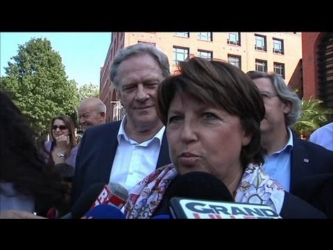 Martine Aubry chine à la braderie de Lille