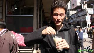 Rabri Falooda (Noodle Milkshake) in Old Delhi - YouTube