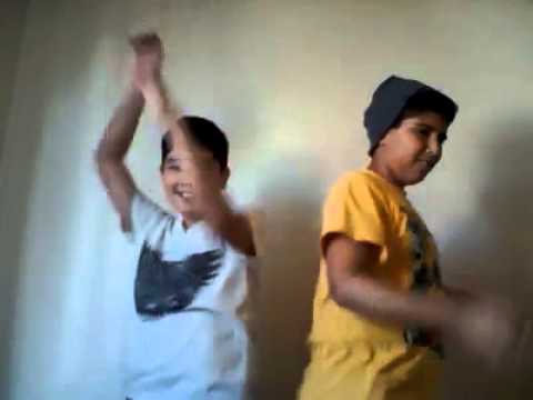 weones bailando como giles