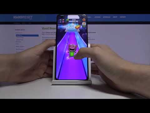 Playing the Game My Talking Tom Gold Run on OnePlus Nord