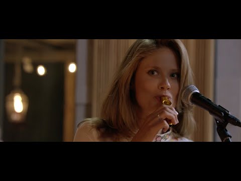 Julia Pietrucha - Unda Da Sea (live at Tall Pine Records)