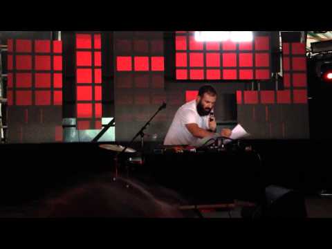 Larry Gus live at Lowlands 2014