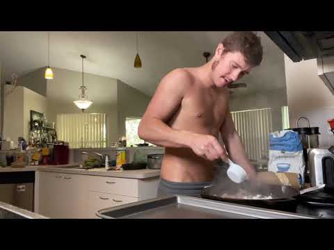 EASY Sausage biscuits and gravy! #cookingwitholiver