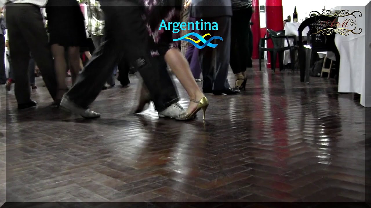 Placer de ver bailar prolijo, pies al piso e interpretando la música. Tango