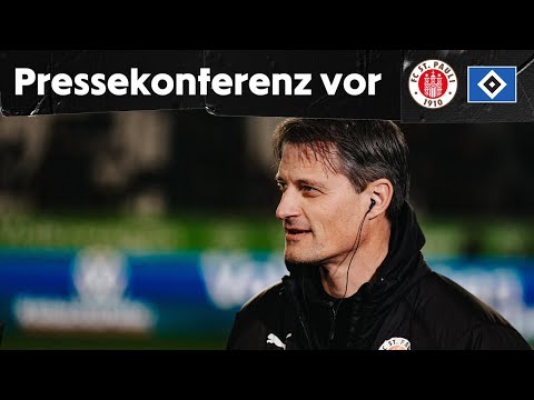 The press conference before the game against Hamburger SV