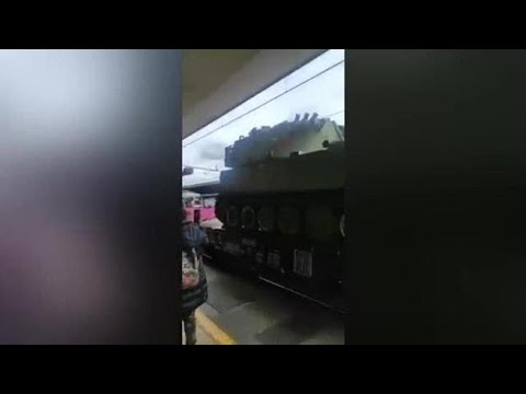 Udine, alla stazione passa il treno carico di obici semoventi: vanno verso Est