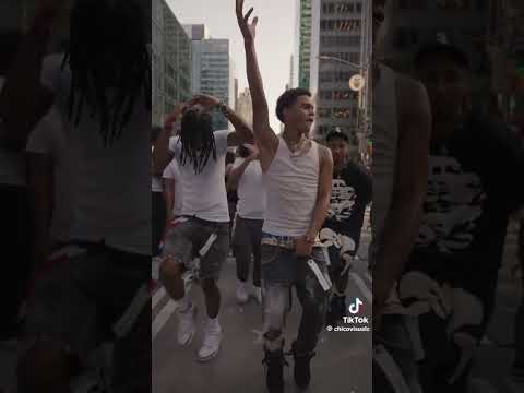 Ahhh🎥🇩🇴tag them👇 #dembow #dominicanparade #parade #dominicano #dominicanparadeny #nyc