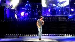 Tim McGraw sings "Live Like You Were Dying"