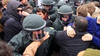 preview picture of video 'Polizei vs. Gegendemonstranten: Demo gegen Bildungsplan, Stuttgart'