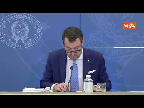 Salvini scopre la morte di Mihajlovic in conferenza, si emoziona e lascia la parola a Schillaci