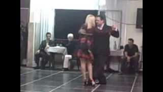 Yanina Erramouspe y Leo Ortiz exhibicion en Floreal Milonga, D'arienzo - Laborde "Pajaro Si Luz"