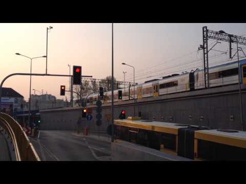 ELF "sześciopak" o poranku w Katowicach/ "ELF" train in the morning in Katowice