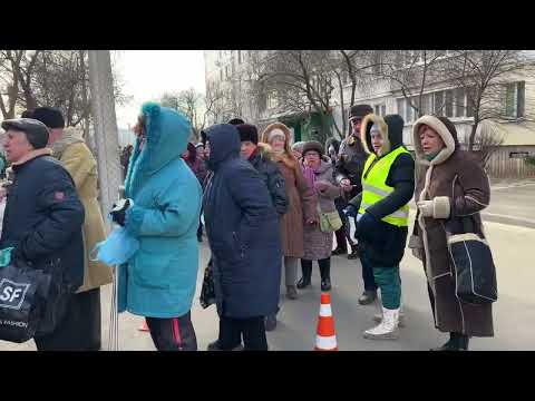 Gli sfollati riconquistano Kharkiv: «Sfidiamo le bombe, qui è casa nostra»