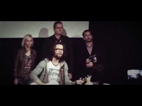 Richard Krajčo zpívá s diváky