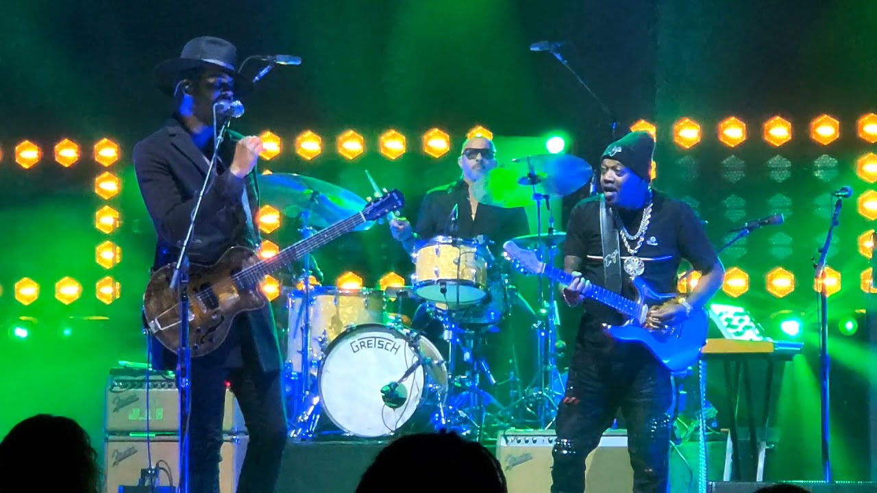 Eric Gales and Gary Clark Jr When My Train Pulls In. Epic Guitar Solo! Video by Ryan Sutton - YouTube