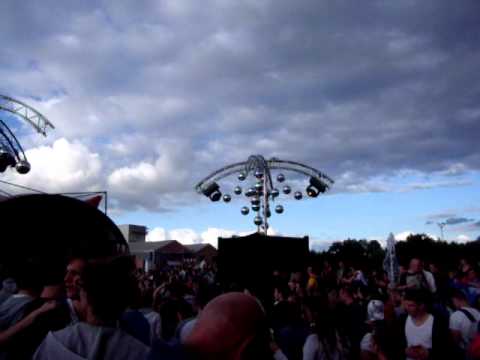 Tensnake plays "Coma Cat" @ Tomorrowland 2011 part 2