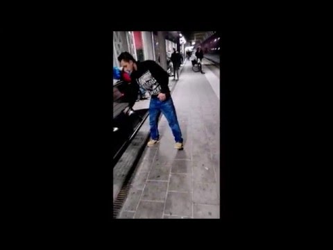 Kanake auf Koks geht am Bahnhof voll ab