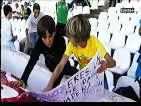 Oscar Luis Celada enseñando ortografía.