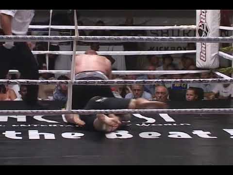 Shane Fourie VS Clinton Young