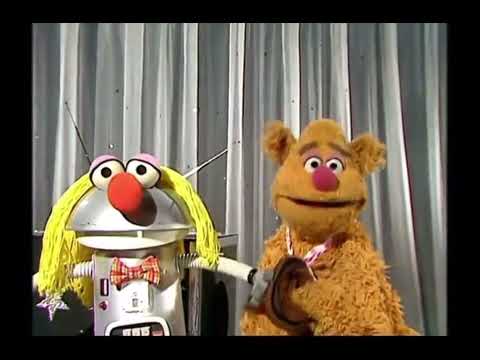 The Muppet Show - 320: Sylvester Stallone - Fozzie’s Comedy Act (1979)