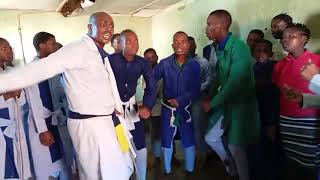 Download lagu Ntenteza Namakhalanga Hlala Nami Lishonile Ilanga (Zion Version) mp3