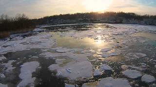 preview picture of video 'Floating Ice on Manhasset Bay'