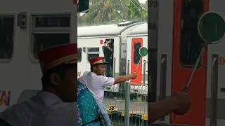 Download lagu Beginilah cara PPKA memberangkatkan kereta api #keretaapi #viral #ppka #kondektur #semboyan404135 mp3