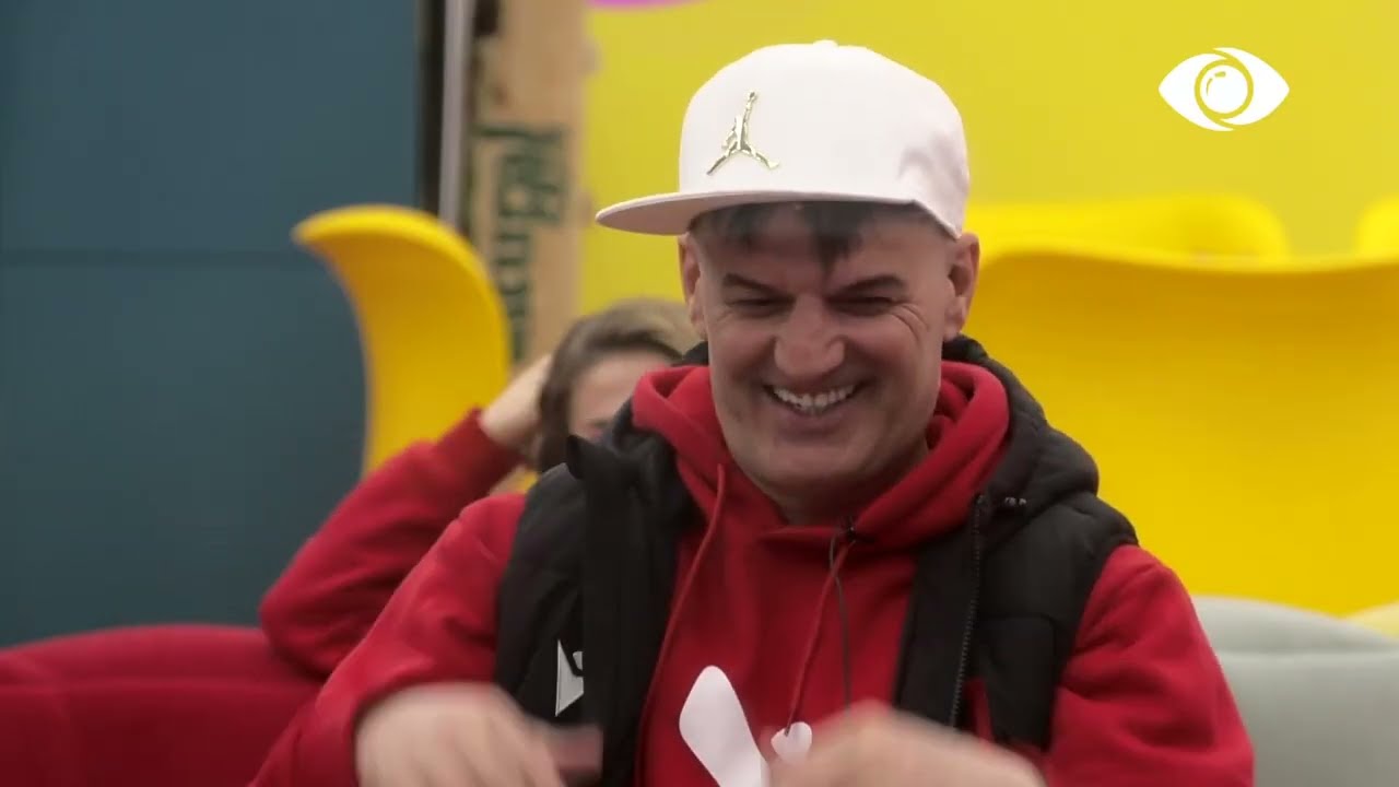 Të rinjtë që duan të bien në sy… Ndizet debati në talk show