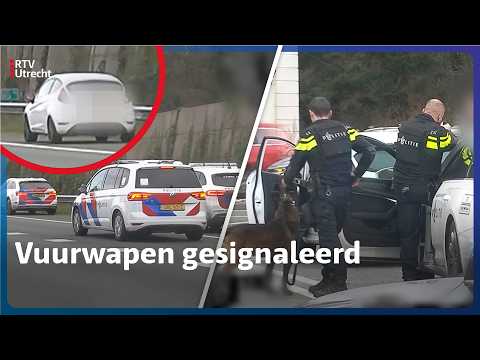 Verkeerspolitie Compilatie: Inzittenden worden met getrokken pistolen uit de auto gehaald