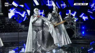 Valentina Persia - Elio e le storie tese canta &quot; La terra dei cachi &quot; - Tale e Quale Sanremo 25/02/2