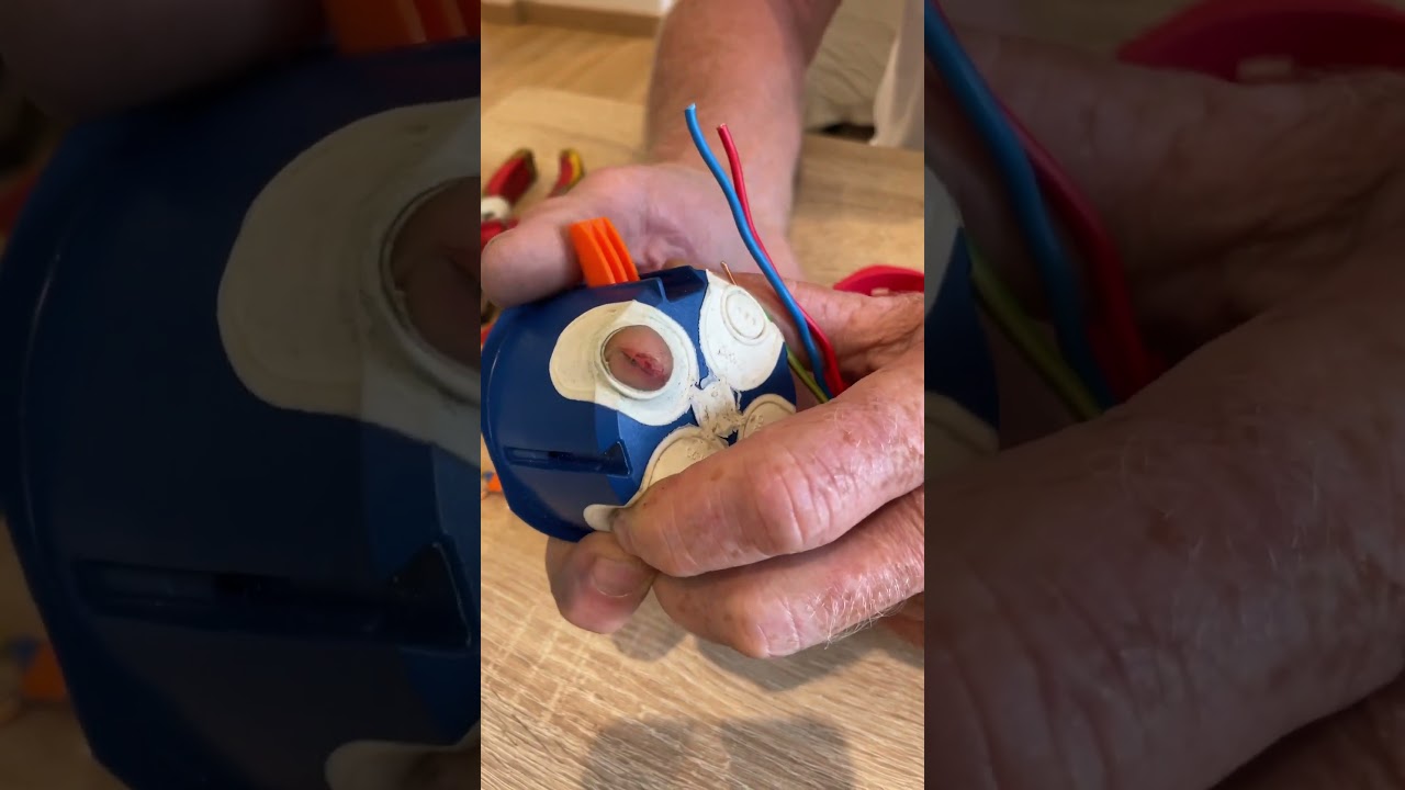 Rentrer une #gaine ICTA dans un pot d’encastrement #étanche a l’air #electricite #educelec