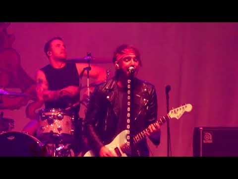 ALL TIME LOW - LAST YOUNG RENEGADE - LIVE FROM Y98 MISTLETOE SHOW - FAMILY ARENA - 12/2/2017