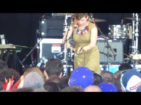 Tune-yards - Gangsta / Bizzness | Bonnaroo 2012