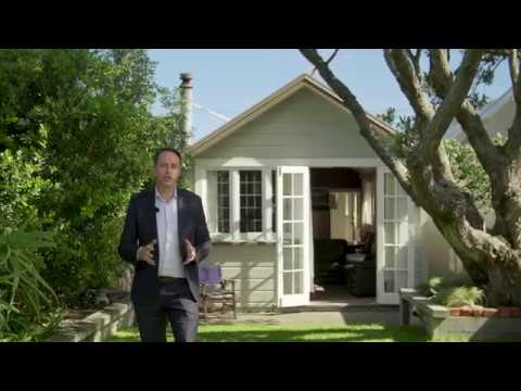 130 Apu Crescent, Lyall Bay