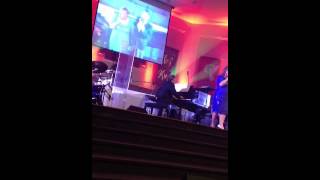 Sandi patty &amp; Jason Crabb sing have yourself a merry little