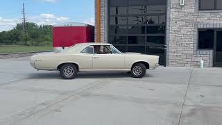 1966 Pontiac GTO Pulling In